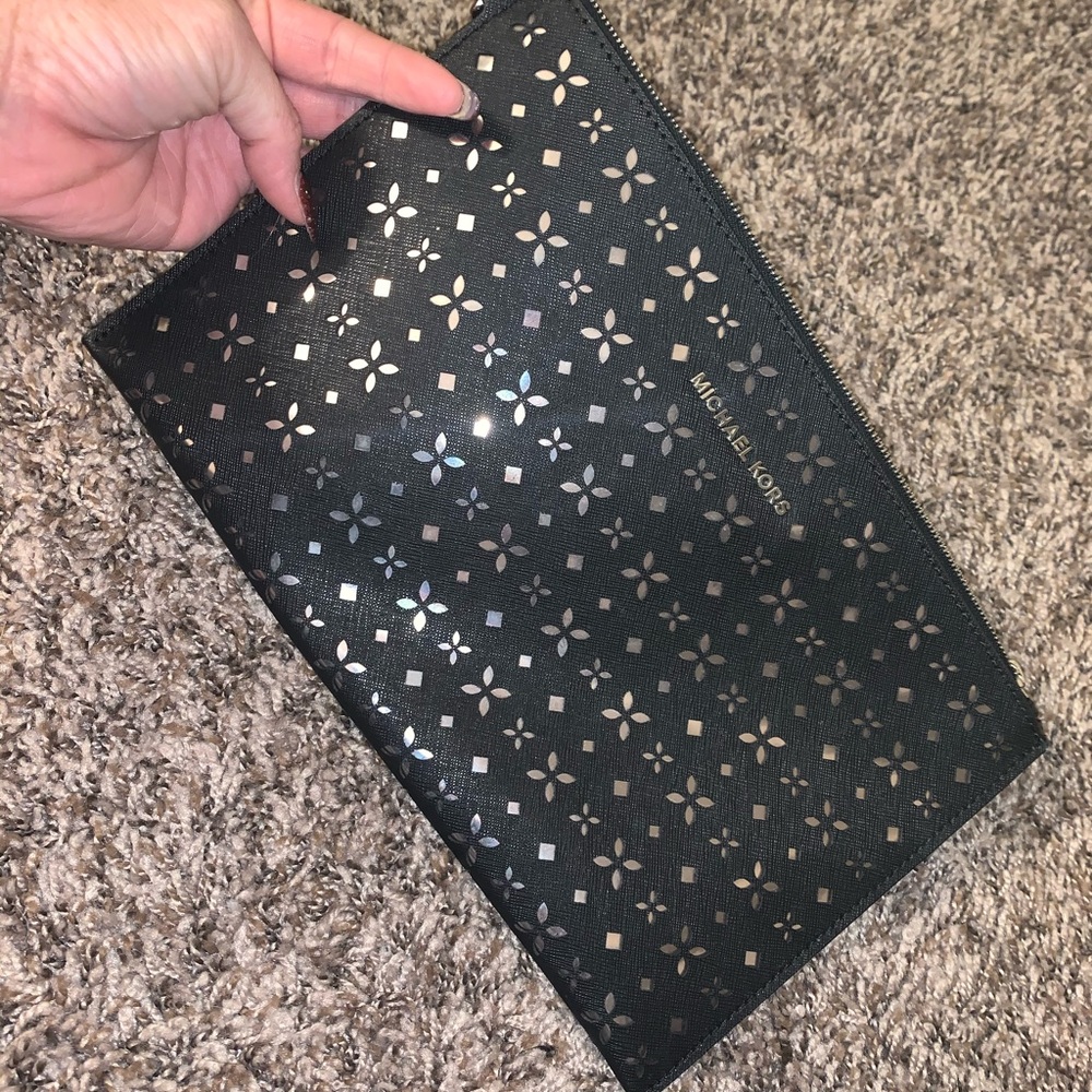 Michael kors wristlet